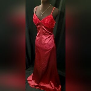 NWOT Size 8 Stunning Red Formal Gown